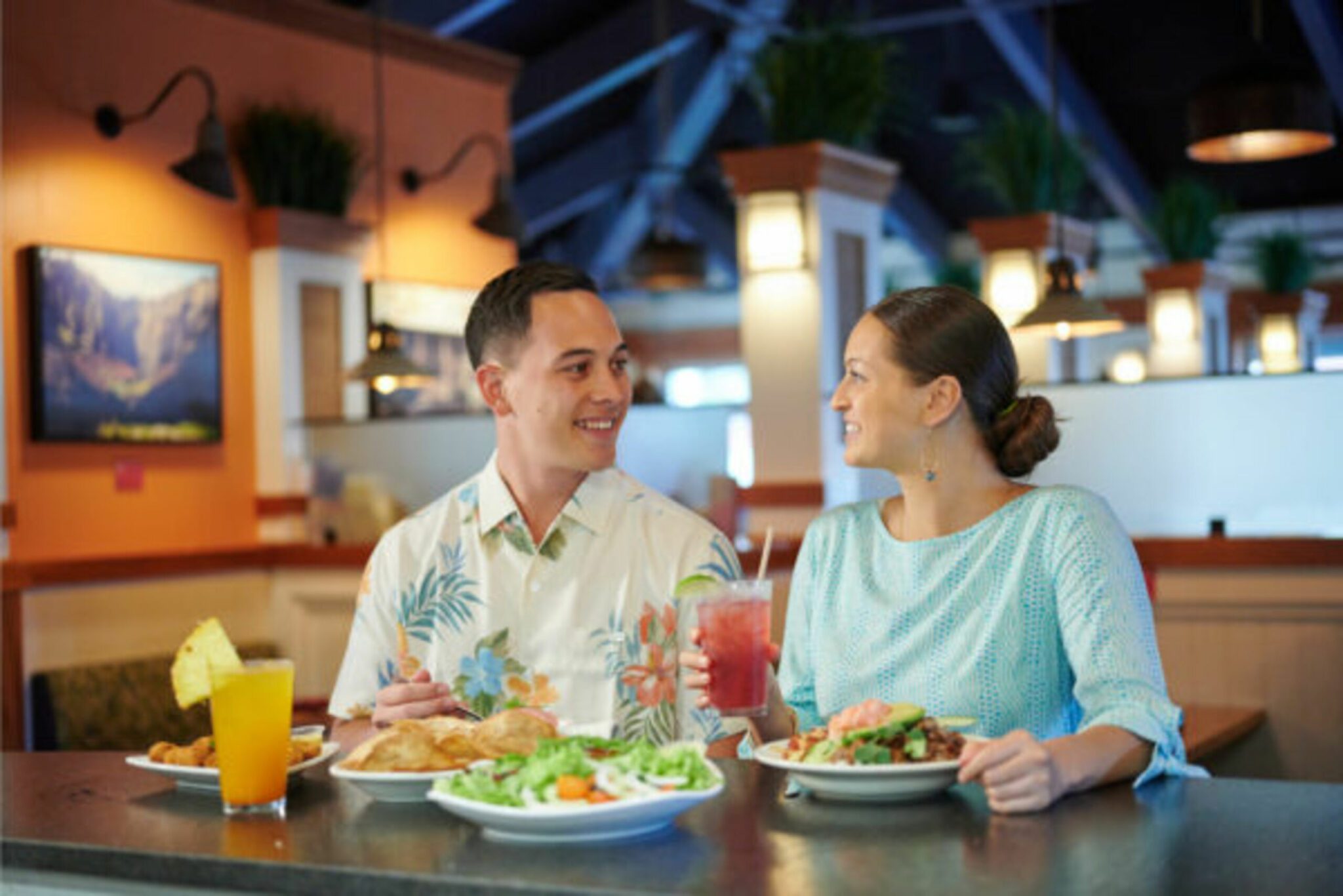 People sitting at pounders restaurant.