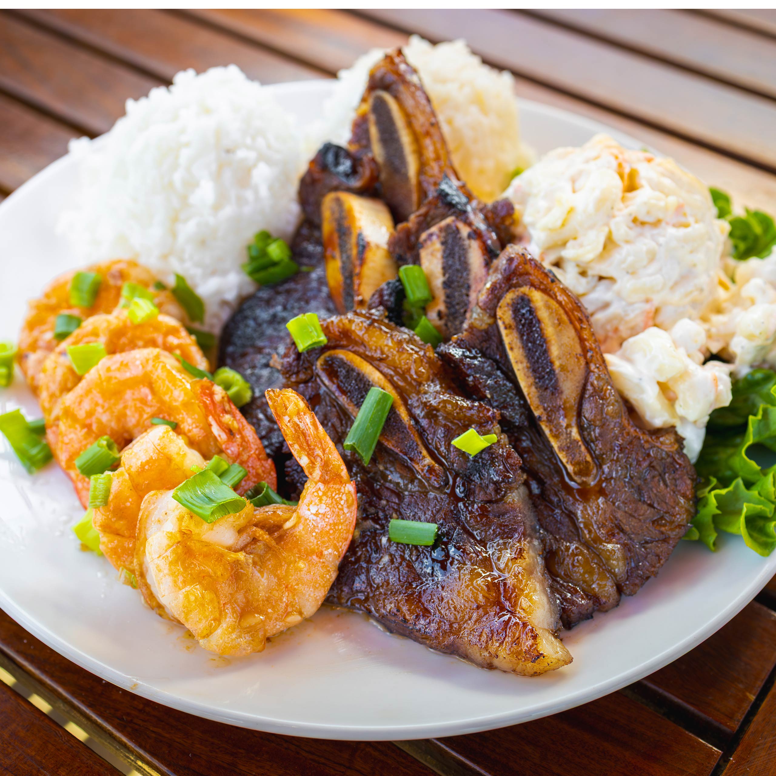 Juicy beef brisket with shrimp. Served with rice and macaroni salad.*